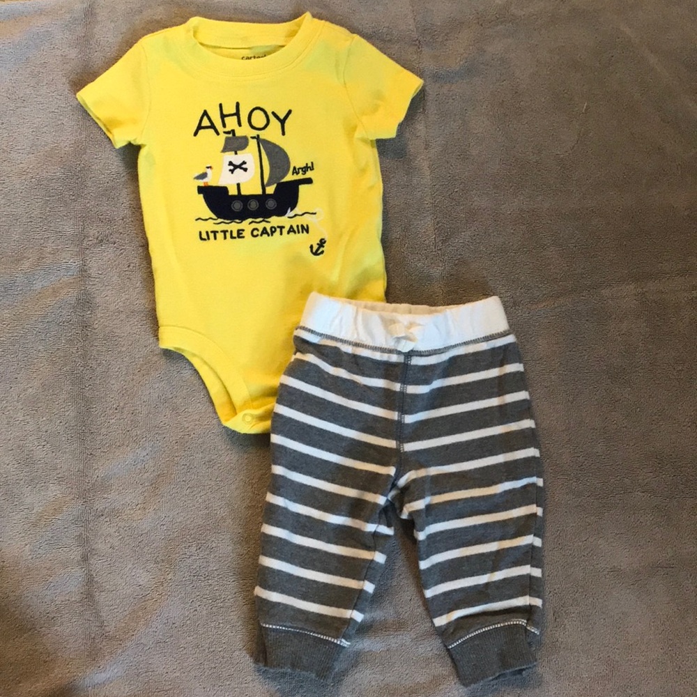 Carter’s short-sleeve onesie and sweatpants.